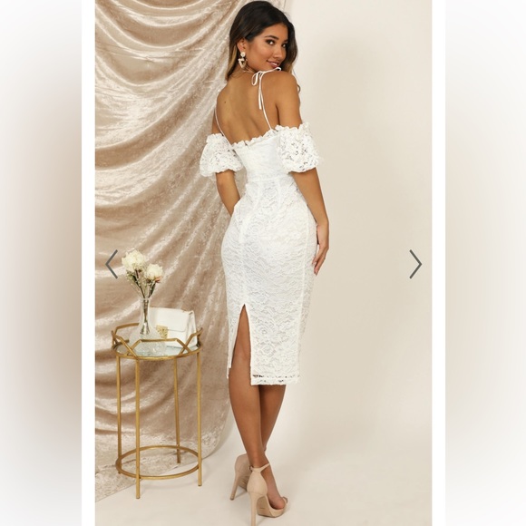 THE MAGIC TOUCH DRESS IN WHITE LACE - Picture 2 of 11